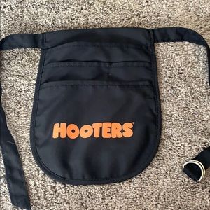 Hooters pouch